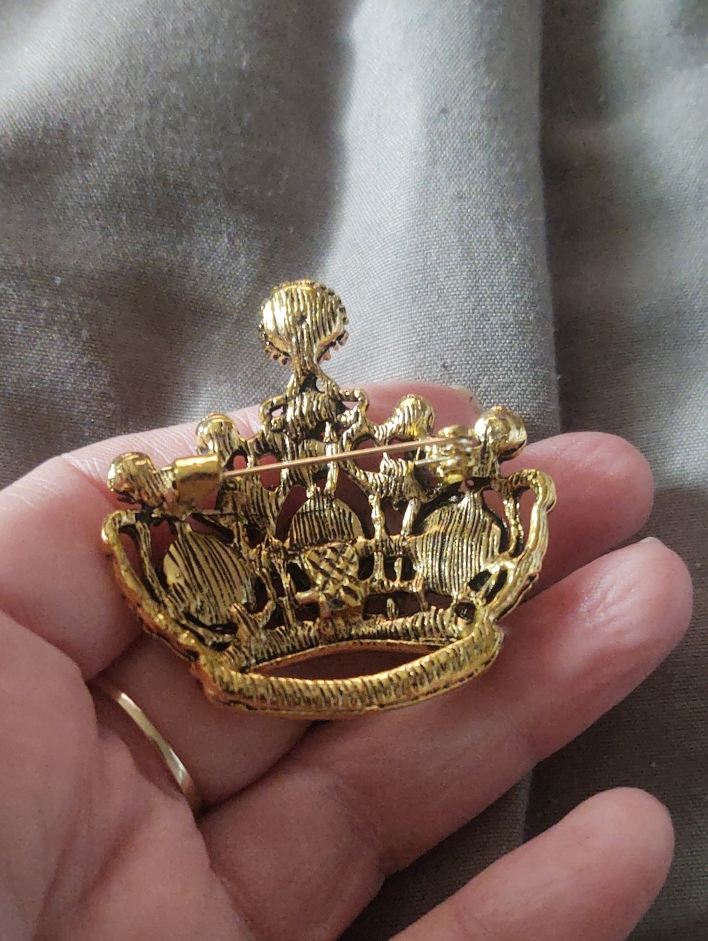 Champagne Rhinestone Crown Brooch - Picture 3 of 4